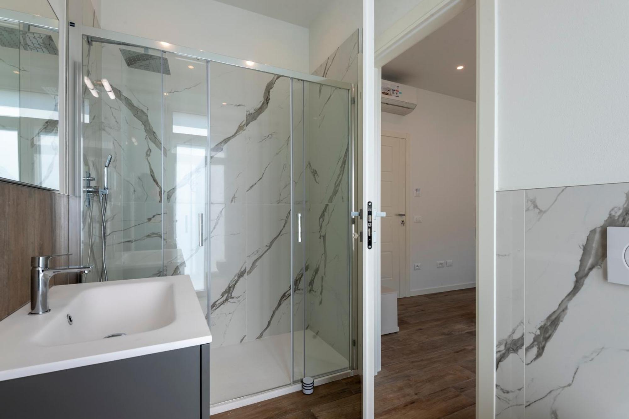 Iarsera Rooms And Apartment Лука Екстериор снимка