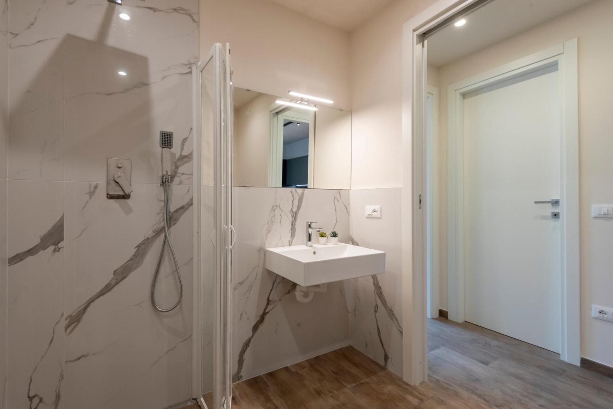 Iarsera Rooms And Apartment Лука Екстериор снимка