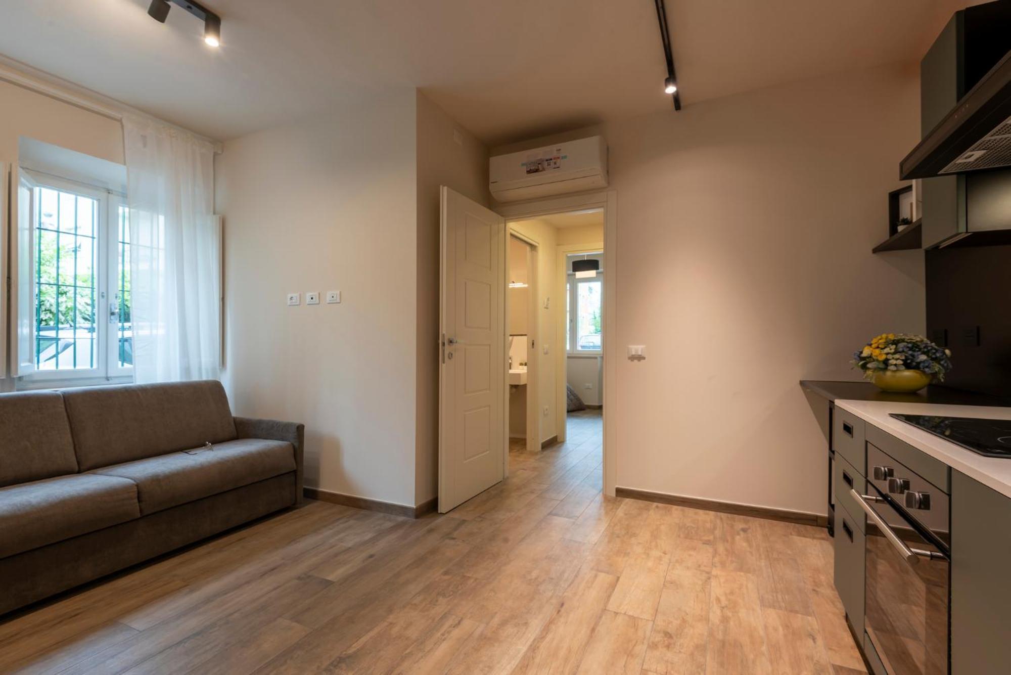 Iarsera Rooms And Apartment Лука Екстериор снимка