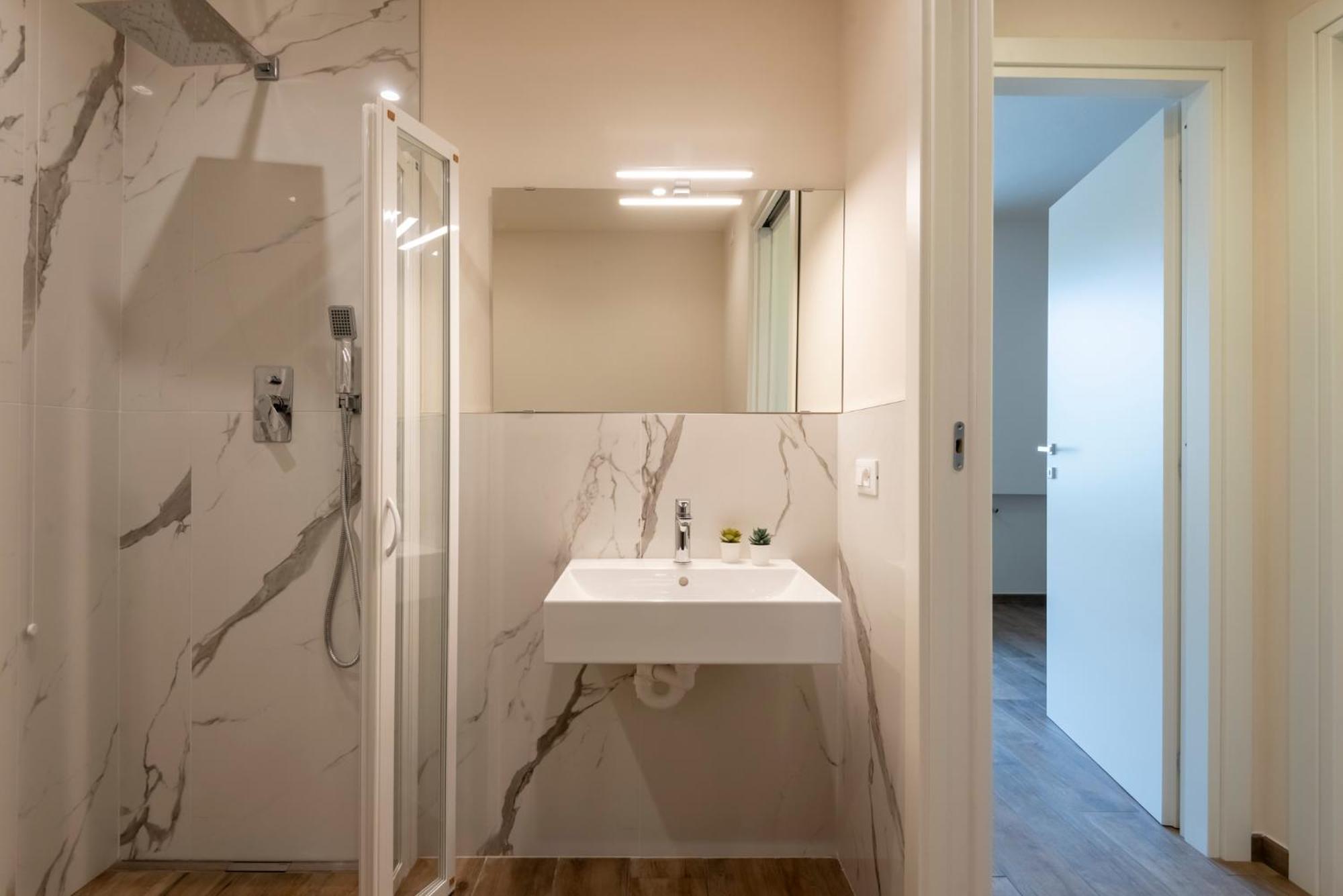 Iarsera Rooms And Apartment Лука Екстериор снимка