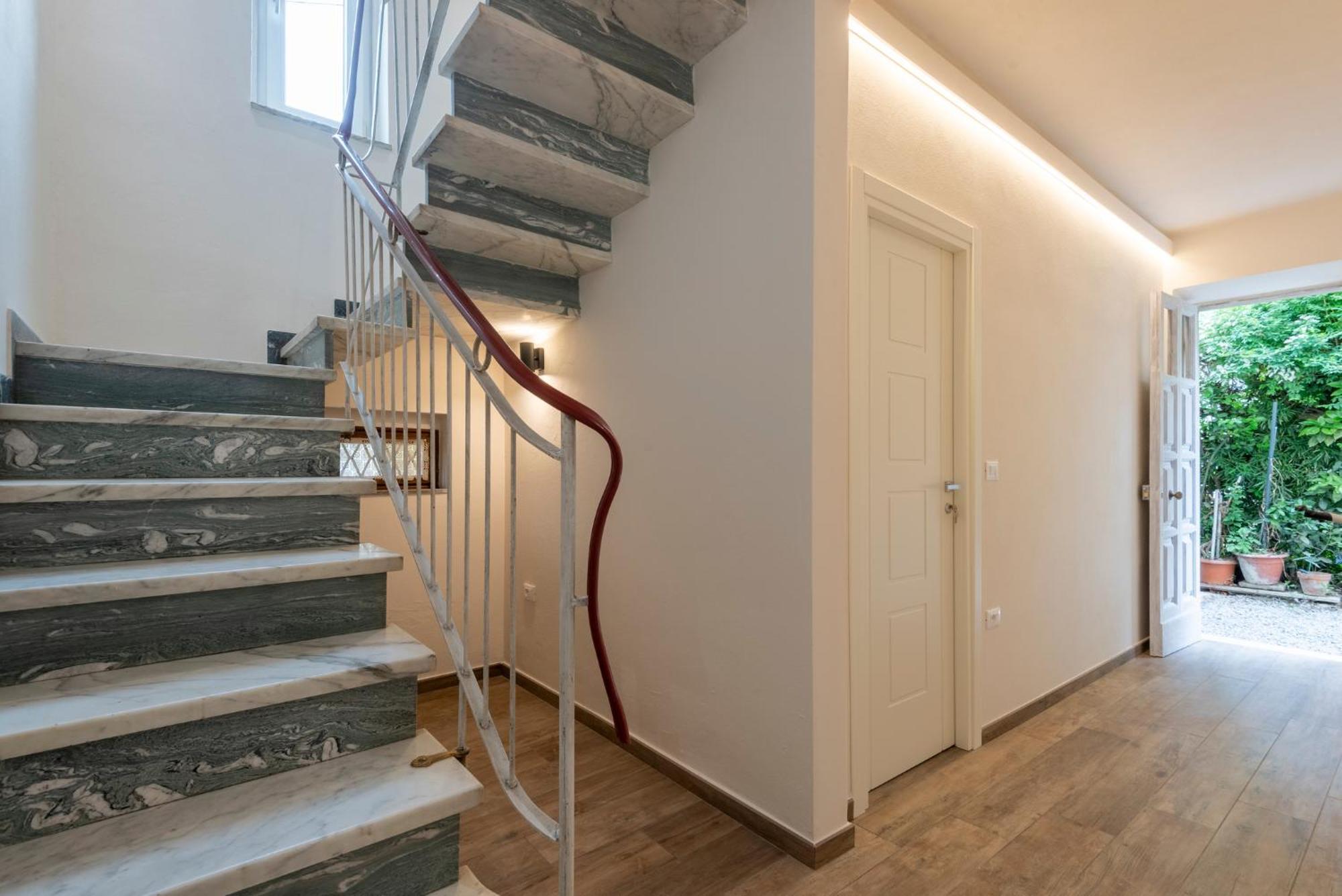 Iarsera Rooms And Apartment Лука Екстериор снимка